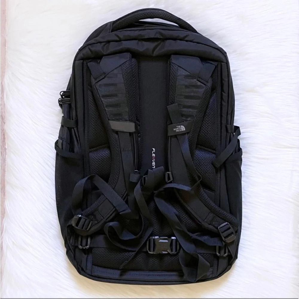 The North Face Unisex Recon Black 30 Liter Backpack - Picture 4 of 10
